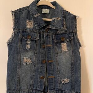 ❤️ 3/$10 Distressed Denim Vest